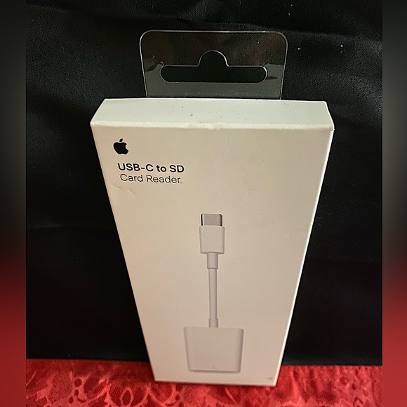 ✨Apple - USB-C to SD Card Reader Adaptor - NEW/SEALED BOX - Picture 16 of 16